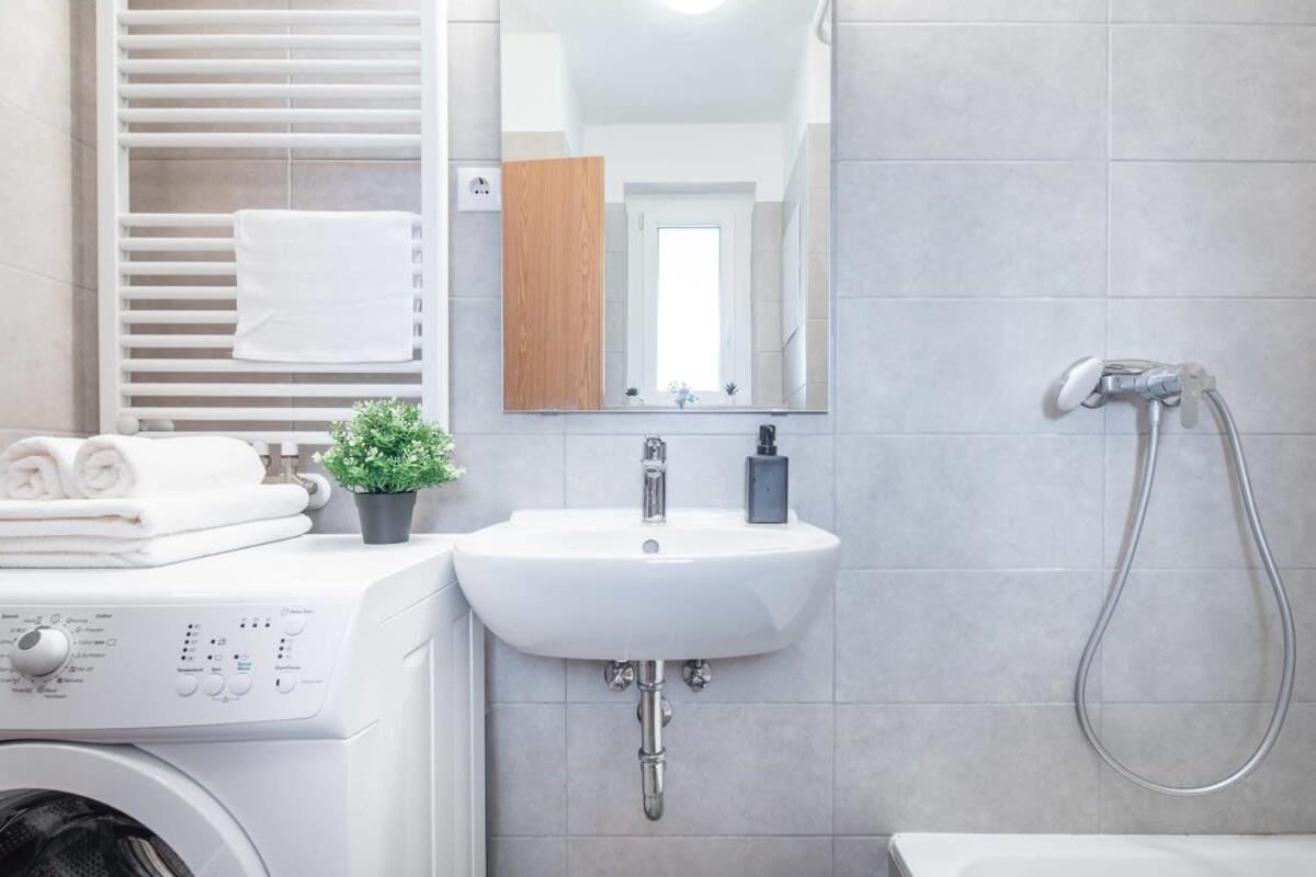 בודפשט Cute Central Apartment With Balcony מראה חיצוני תמונה